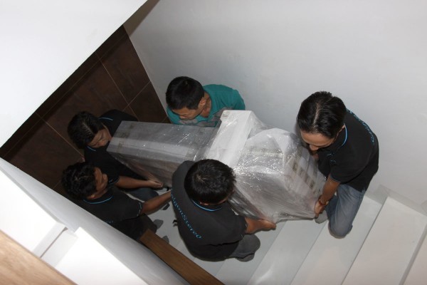 Di chuyển qua cầu thanh hẹp